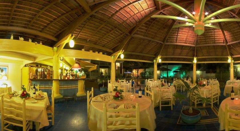Le Nautile Beachfront Saint-Gilles-les Bains Restaurace fotografie